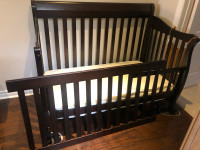 Convertible crib with mattress