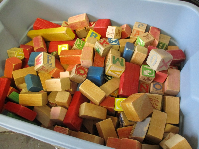 TUB FULL OF OLD VINTAGE ABC CHILDS TOY BLOCKS .25c EA. CRAFTS Arts