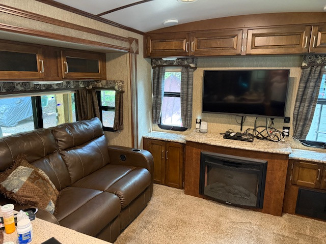 2016 Keystone Outback 326 RL in Travel Trailers & Campers in Kamloops - Image 3