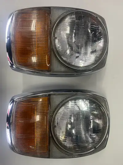 Very good condition Bosch set! The Headlights may have some sings of cosmetic wear but are fully ope...