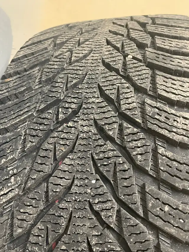 225/50/17 Nokian Hakkapeliitta R3 runflats on OEM BMW wheels. in Tires & Rims in Ottawa - Image 4