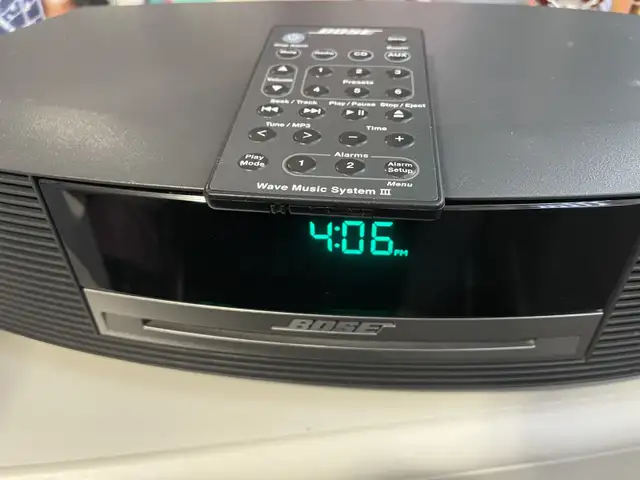 Bose Wave Music System AM FM Clock Alarm CD Player in Stereo Systems & Home Theatre in Calgary - Image 3