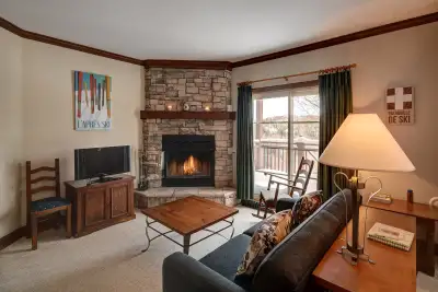 Rental for 31days and longer. Available May 1 to June 22nd and August 1sr to October 31st. Convenien...