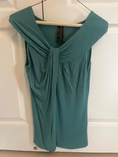 Women’s sleeveless shirt size M, View more