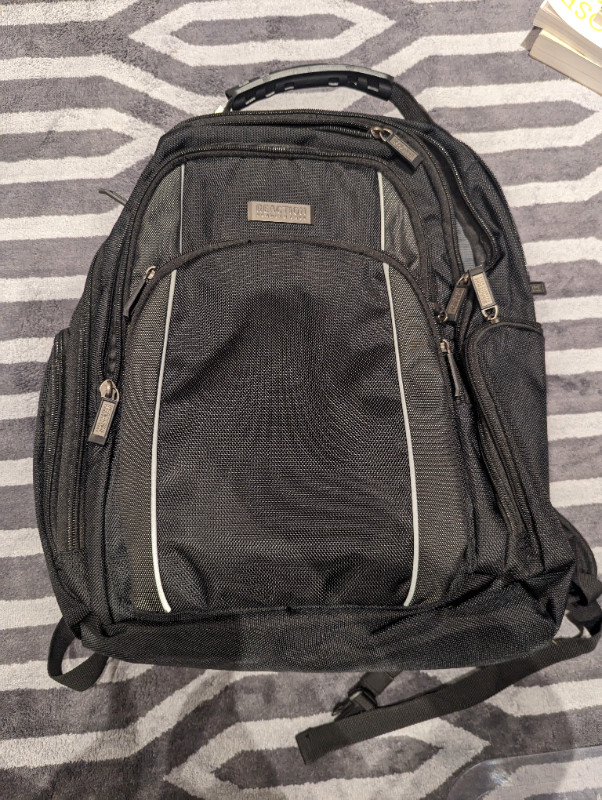 NEW CONIDTION KENNETH COLE REACTION BACKPACK W/ LAPTOP SECTION! in Laptop Accessories in Mississauga / Peel Region