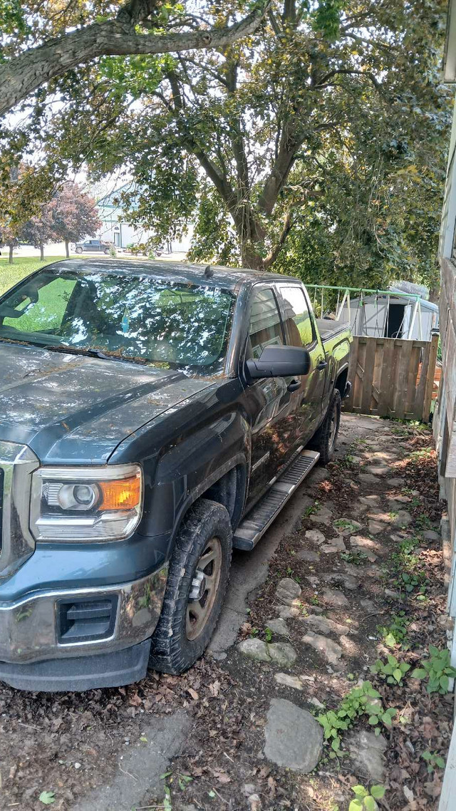 2014 gmc sierra 4x4 in Cars & Trucks in Grand Bend - Image 2