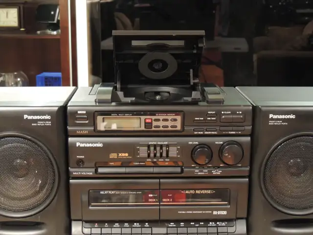 Technics RX-DT630 Portable AM/FM/CD/Tape System in Stereo Systems & Home Theatre in Mississauga / Peel Region - Image 4