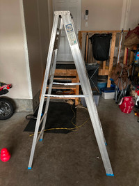 Aluminum step ladder