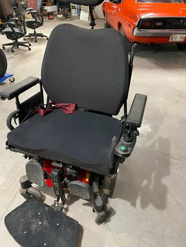 invacare tdx 2 bariatric electric wheelchair  in Health & Special Needs in Summerside - Image 3