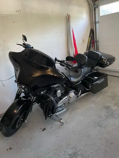 This 2009 Harley-Davidson Street Glide is in good condition, featuring a 38,336 km odometer reading...