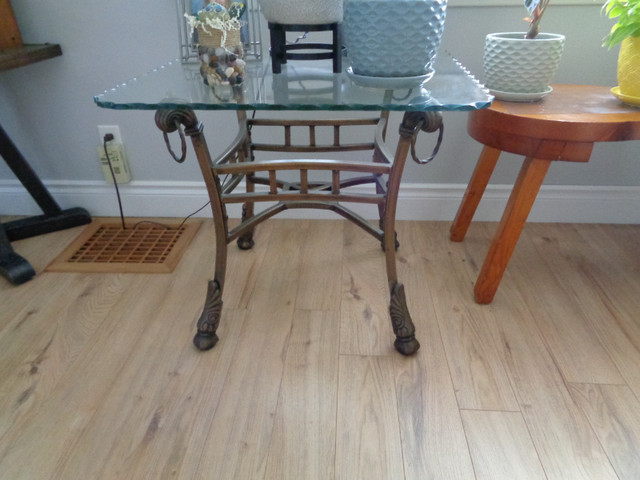 Glass beveled edge Coffee + 2 End tables in Coffee Tables in Kitchener / Waterloo - Image 4