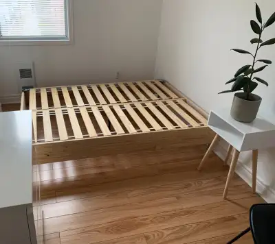 Base de lit IKEA (modèle LYNGÖR) en pin massif, View more