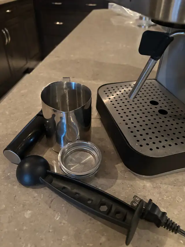 Cuisanart Espresso Maker in Coffee Makers in City of Toronto - Image 3