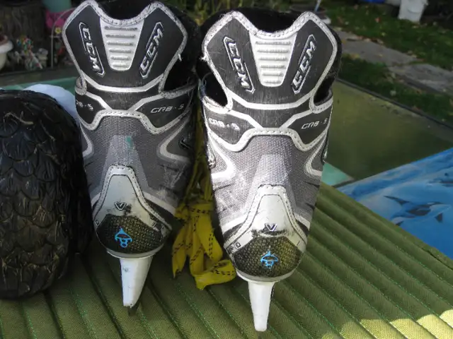 Youth CCM CRB-5 Ice Hockey Skates Size 11 GC in Hockey in Winnipeg - Image 5
