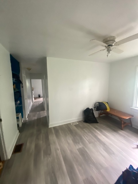 AVAILABLE IMMEDIATELY 1 BDRM APT - CLOSE TO DOWN TOWN & LAKE