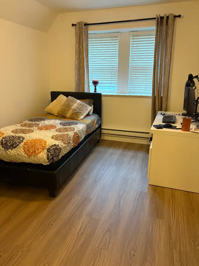 Big spacious private room with private washroom