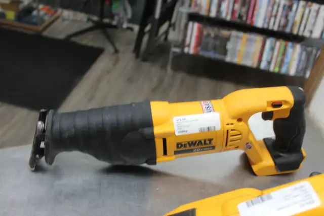 DeWALT Reciprocating Saws in Power Tools in Peterborough - Image 7