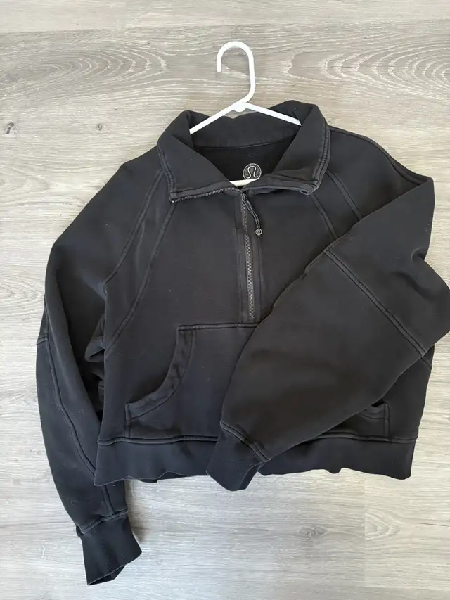 Lululemon funnel-neck zip up, size L/XL in Women's - Tops & Outerwear in Winnipeg - Image 2
