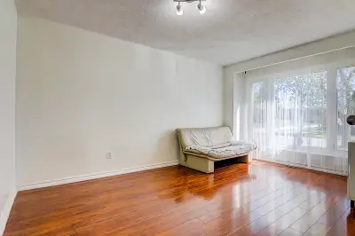 2 bedroom private unit+living room+parking+separate entrance