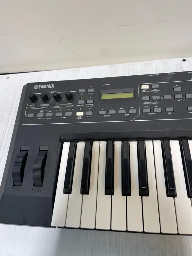 Yamaha KX25 Keyboard in Pianos & Keyboards in City of Montréal - Image 3