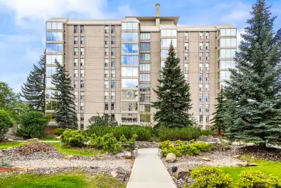 This 850 sq. ft. luxury condo located in the desirable Varsity community. It is a bright, spacious,...