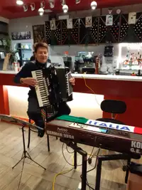 MOTHER’S DAY – LIVE ITALIAN TRADITIONAL  SONGS with ACCORDION