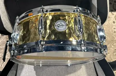Selling my Gretsch Hammered Brass Snare Drum – 5x14 in excellent condition. Awesome sounding snare w...