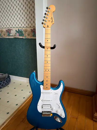 Fender Standard HSS Stratocaster, View more