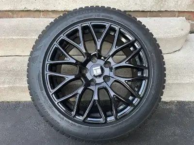 72.6mm hub fits BMW and other manufacturers 5x120mm bolt pattern Tires are in excellent condition 9/...