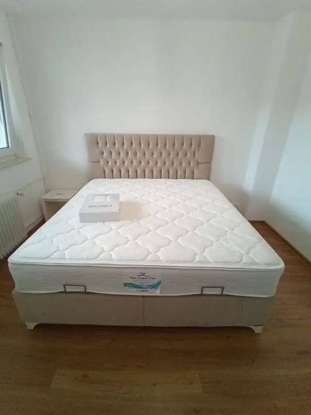 Cadre de lit à vendre (simple, double, queen, king) in Beds & Mattresses in City of Montréal - Image 2