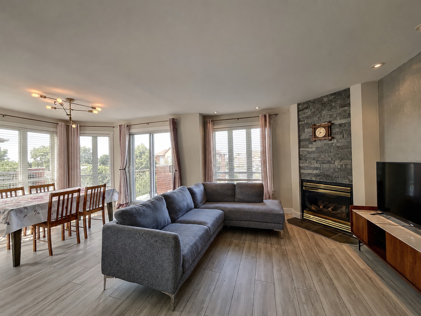 Superbe condo lumineux de 3 chambres à Saint-Hubert — photo 1