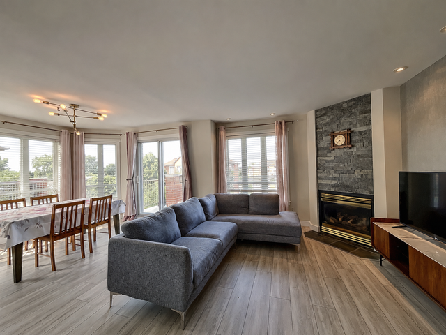 Superbe condo lumineux de 3 chambres à Saint-Hubert in Condos for Sale in Longueuil / South Shore - Image 2