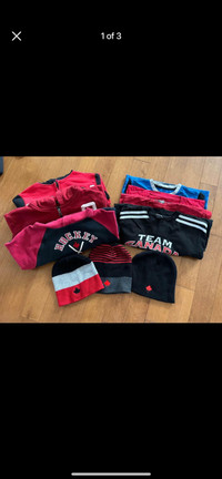 10 PIECES CANADIAN HOCKEY ATTIRE HOODIES TOQUES SHIRT SIZE 10/12