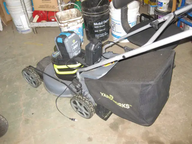 Tondeuse a batterie in Lawnmowers & Leaf Blowers in Longueuil / South Shore - Image 4