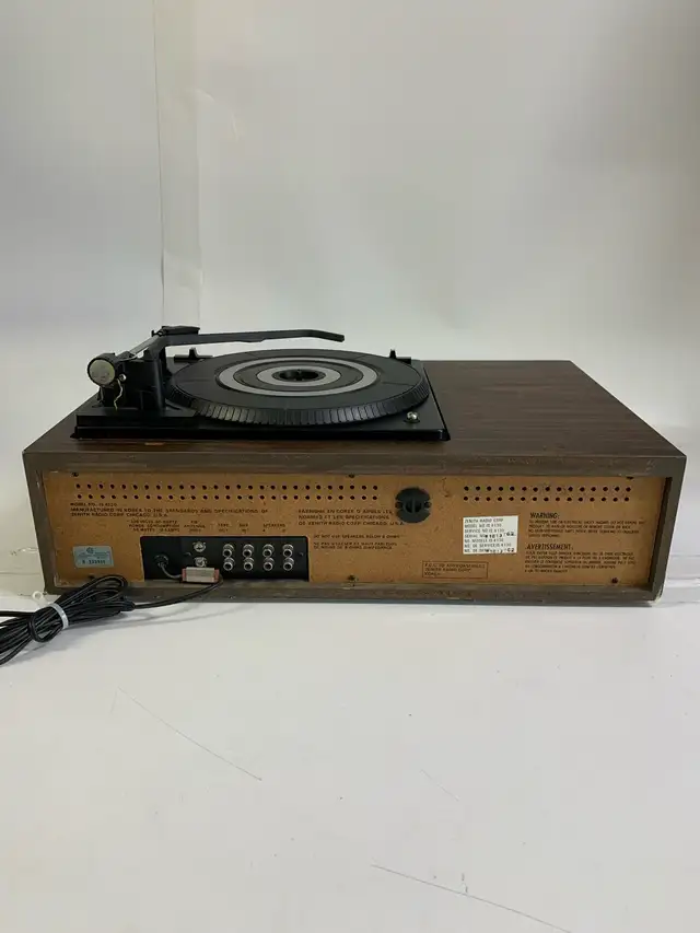 Zenith IS4130 Vintage Turntable Stereo System in Stereo Systems & Home Theatre in City of Toronto - Image 8