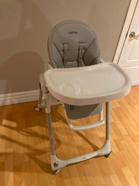 Chaise haute de bébé