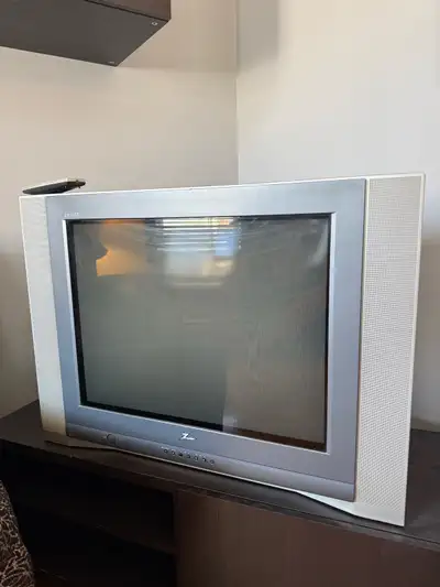 Télévision rétro 27 pouces À DONNER, View more