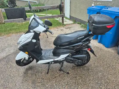 2024 scorpion mayhem with electric start & kick start. 1400kms perfect to help you save on gas. Gets...