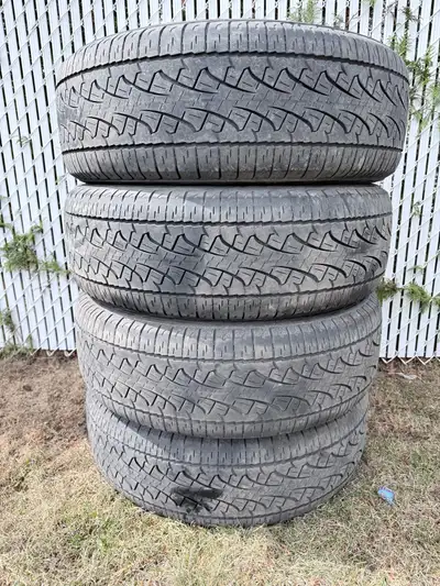 Pneus reste un été ou deux selon le KM était sur un Ford F150