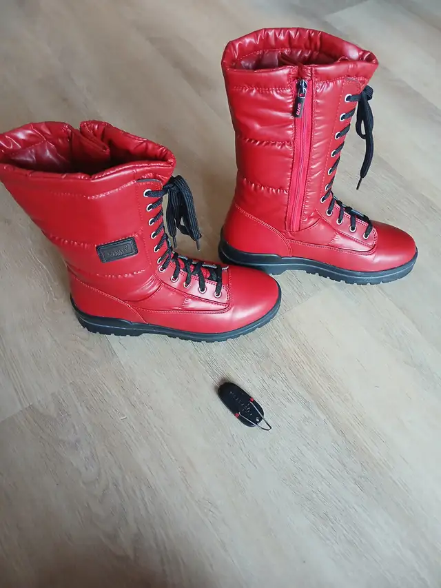 Bottes d'hiver OLANG avec crampons rétractables Winter boots in Women's - Shoes in City of Montréal - Image 3