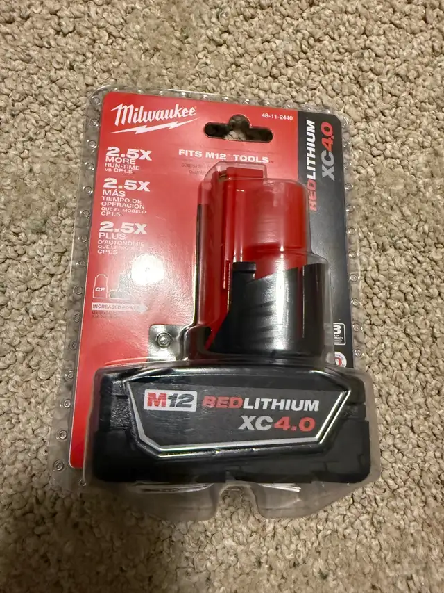 Brand new still in seal MILWAUKEE M12 4ah XC battery