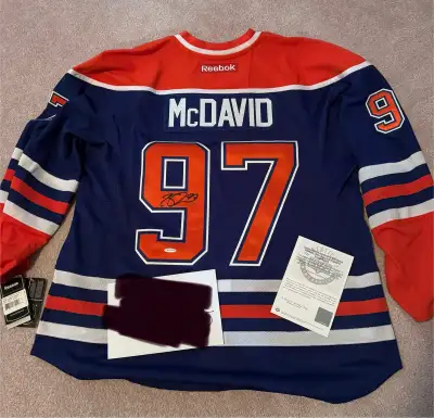 Connor Mcdavid Signed / Autographed A rare REEBOK PRO (With fight strap) Inaugural Season Patch UPPE...