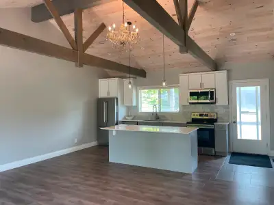 Stunning/Large 3 Bedroom Apartment/All inclusive/East City