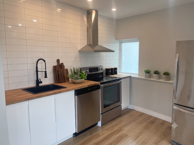 Entire 5-Bedroom Unit at the intersection of Joseph Howe and Mumford Road - Sept 1 Price field: 3820...