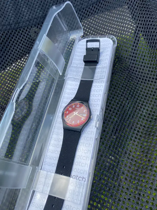 Montre SWATCH garçon  in Jewellery & Watches in Laval / North Shore - Image 2