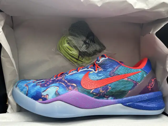 NIKE KOBE 8 PROTRO WHAT THE SIZE 11 in Men's Shoes in City of Toronto - Image 3