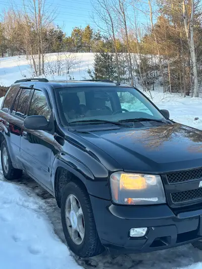 Selling 2006 Chevrolet Trailblazer, SUV with 273726 kilometers. As you can see from the pictures, th...