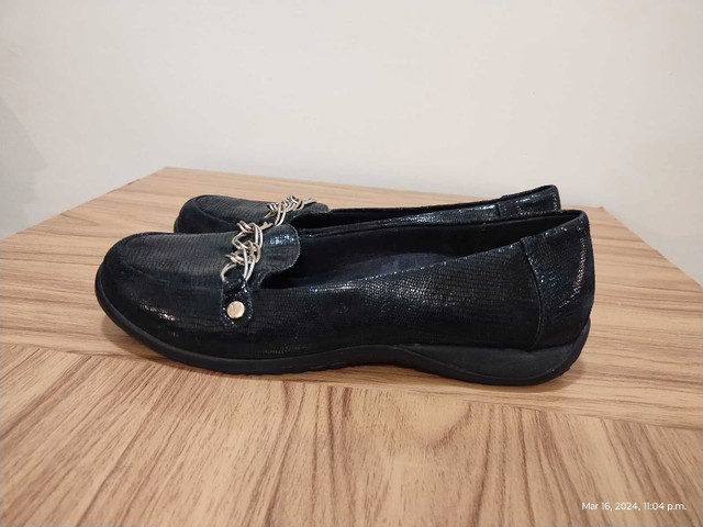 Women's Vionic Ortha-heel Flats/Loafers!  Size 9 in Women's - Shoes in Truro - Image 3