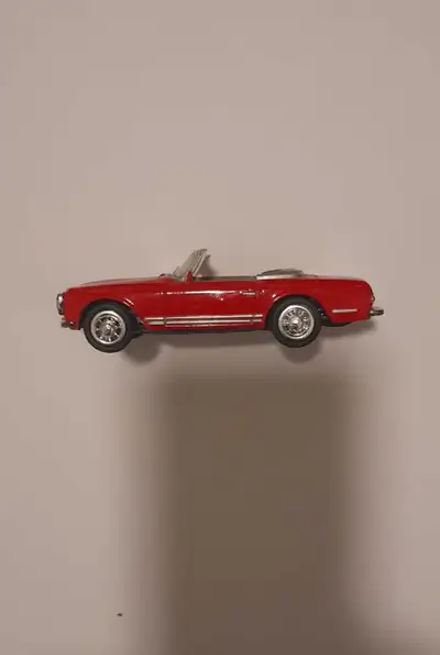 1/43 1965 Mercedes-Benz 280SL Model is 20+ years old Excellent condition