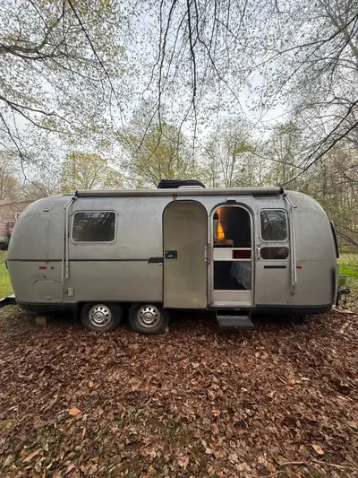 1972 Airstream Land Yacht Classic Exterior, Modern Interior, Iconic, elegant exterior, classic airst...